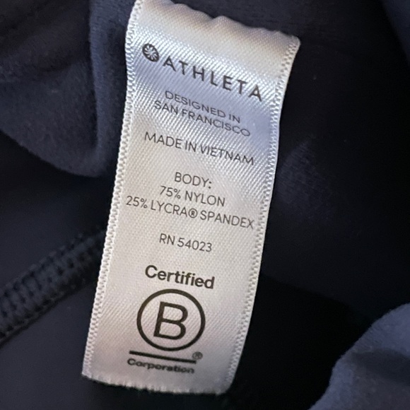 Athleta Navy Bike Shorts, EUC, Large. - Picture 8 of 11
